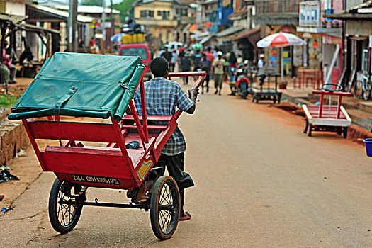 madagascar,ambalavao,street,scene,with,wooden,pousse