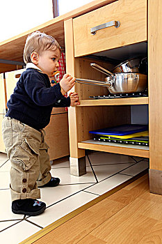 小男孩,10个月,烹调,锅,柜橱,厨房