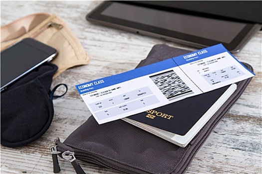 机票,护照,电子产品
