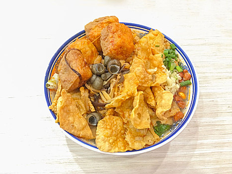 一碗,广西柳州,螺蛳,摆放在,餐桌上
