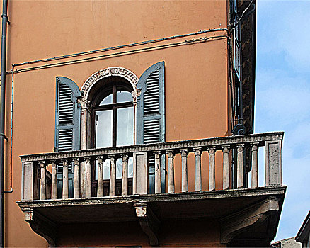 意大利维罗纳老建筑的局部