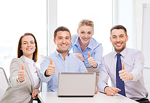商务,办公室,概念,微笑,企业团队,工作,笔记本电脑,展示,竖大拇指
