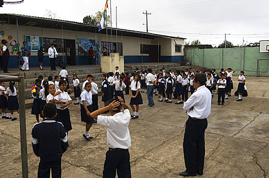 厄瓜多尔,加拉帕戈斯群岛,圣克鲁斯岛,学校