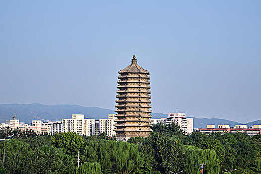 北京玲珑公园里的古塔