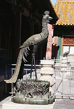 北京故宫翊坤宫体和殿前铜凤