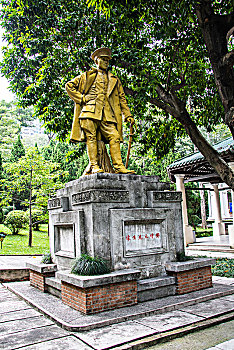 邓仲元雕像