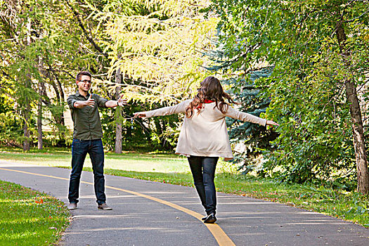 年轻,妻子,丈夫,小路,公园,艾伯塔省,加拿大