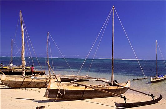 马达加斯加,舷外支架,独木舟,海滩