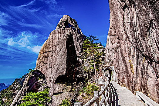 安徽省黄山市黄山风景区步行栈道建筑景观