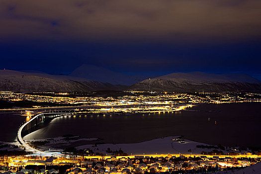 桥,俯视,峡湾,夜晚,特罗姆瑟,特罗姆斯,挪威北部,挪威,欧洲