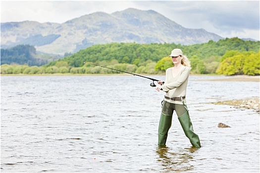 钓鱼,女人,湖,特罗萨克斯山,苏格兰