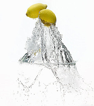 柠檬,溅,水中