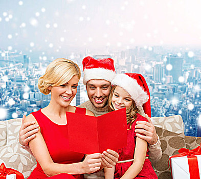 圣诞节,休假,家庭,人,概念,高兴,母亲,父亲,小女孩,圣诞老人,帽子,礼盒,上方,雪,城市,背景