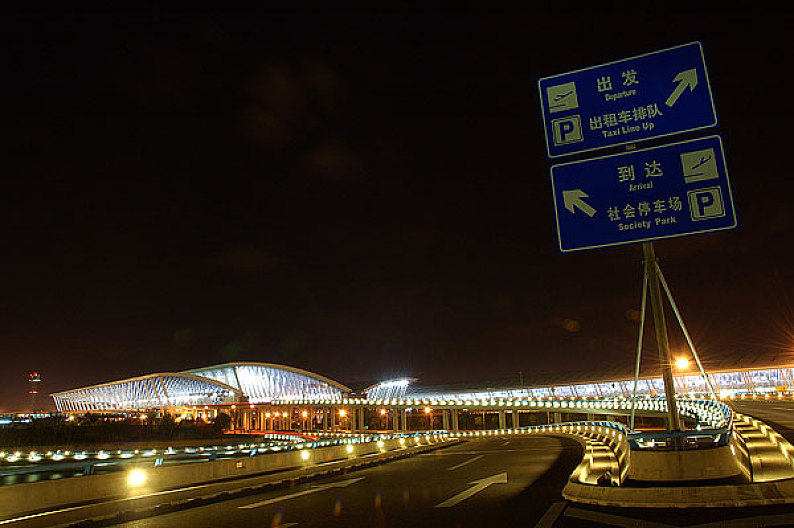 上海浦东国际机场夜景_图片素材