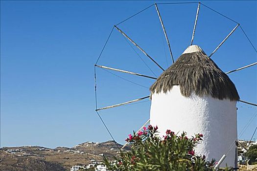 仰视,传统风车,米克诺斯岛,基克拉迪群岛,希腊