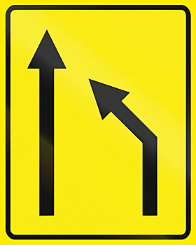 路面双箭头的标志图片