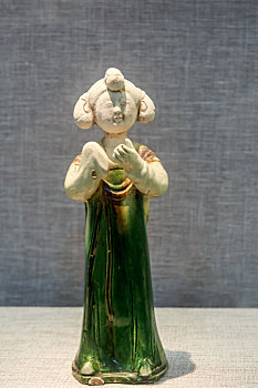 唐代三彩垂练髻女俑,洛阳博物馆馆藏文物