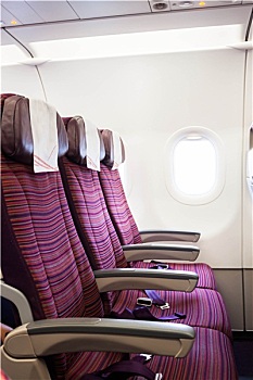 飞机,座椅,排,乘客,机舱,窗户,旁侧