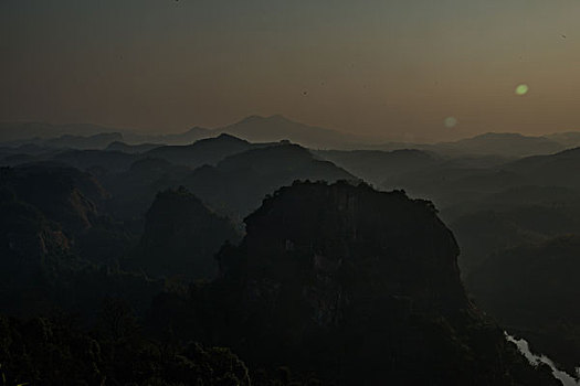 山,丹霞,太阳,蓝天,大气,山脉,驴友,旅行,地质公园,丹霞地貌,灌木,树,草,水潭,素材,平面设计