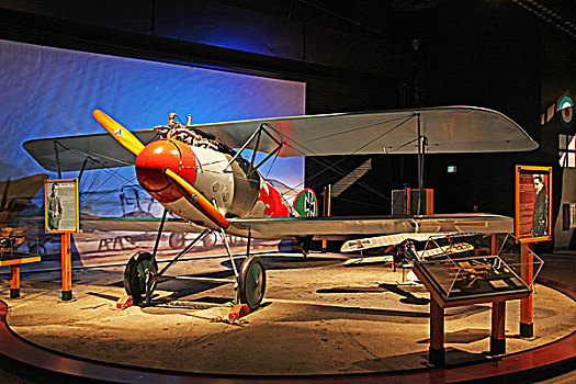 波音博物馆中thepersonalcouragewing展示了第一次和第二次世界大战时所使用的飞机,及这些飞机背後的故事