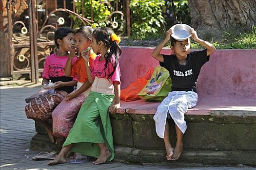 四个,女孩,坐,长椅,巴厘岛,印度尼西亚
