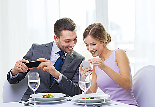 餐馆,情侣,科技,假日,概念,微笑,女人,展示,照相,丈夫,男朋友,智能手机