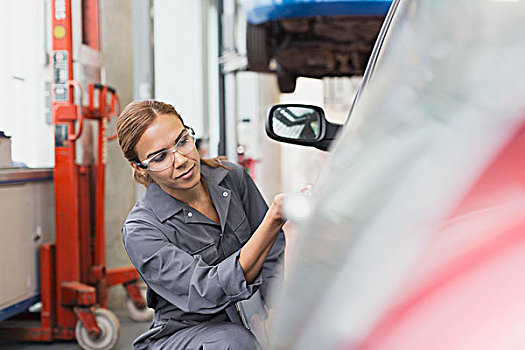 女性,技工,检查,汽车,汽修车间