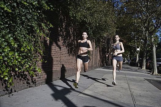 两个女人,慢跑,街道