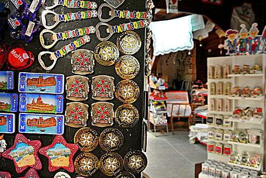 姆迪纳古城中的旅游纪念品商店
