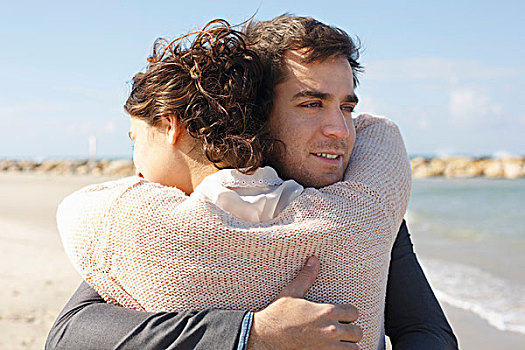 年轻,情侣,搂抱,相互,海滩,特拉维夫,以色列