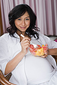 孕妇,吃,水果沙拉