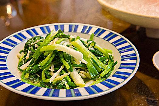 台湾中式餐厅必备的食物,营养好吃的炒青菜,葱仔珠